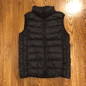 Uniqlo ultra light black vest